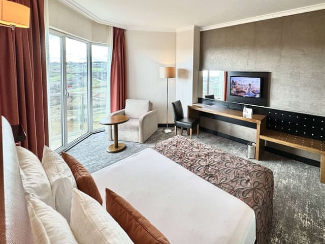 Family Room, Multiple Beds, Non Smoking (Valley Partial Sea View)