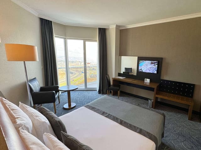 Deluxe Room, 1 King Bed, Non Smoking (Sea and City View)