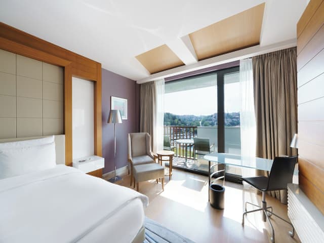 Deluxe Room, 1 King Bed, Marina View