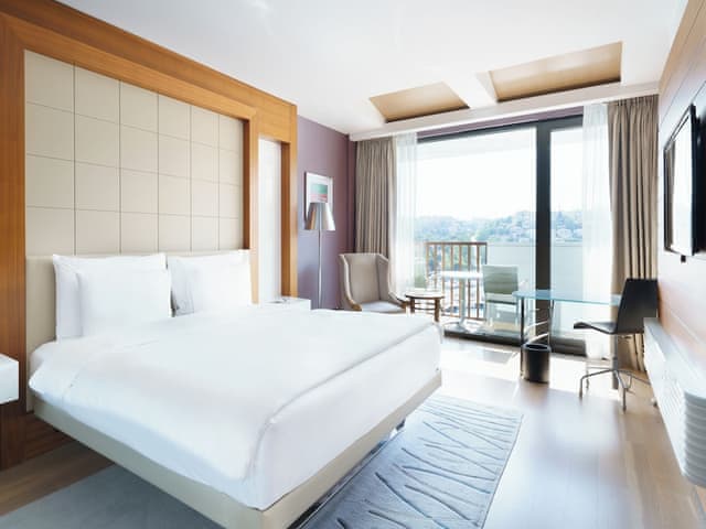 Deluxe Room, 1 King Bed, Marina View