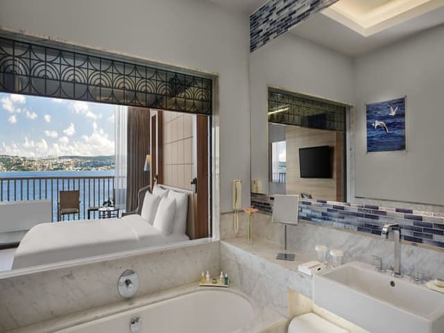 Deluxe Room Bosphorus View Twin