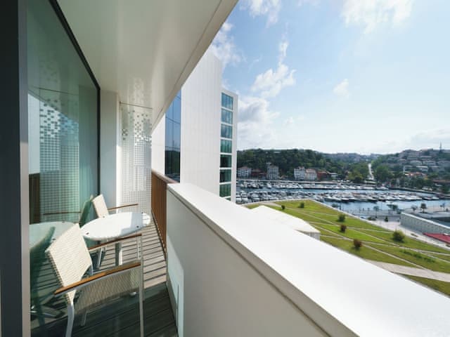 Deluxe Room, 1 King Bed, Marina View