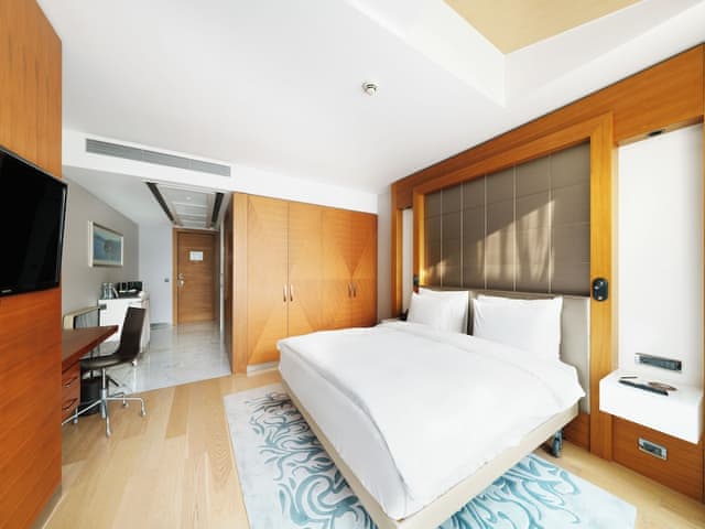 Superior Room, 1 King Bed, Garden View