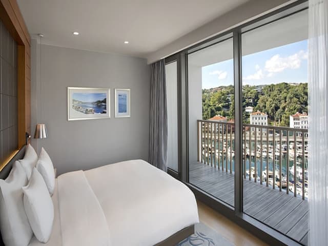 Signature Suite, Marina View