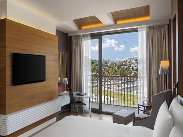 Deluxe Room, 1 King Bed, Marina View