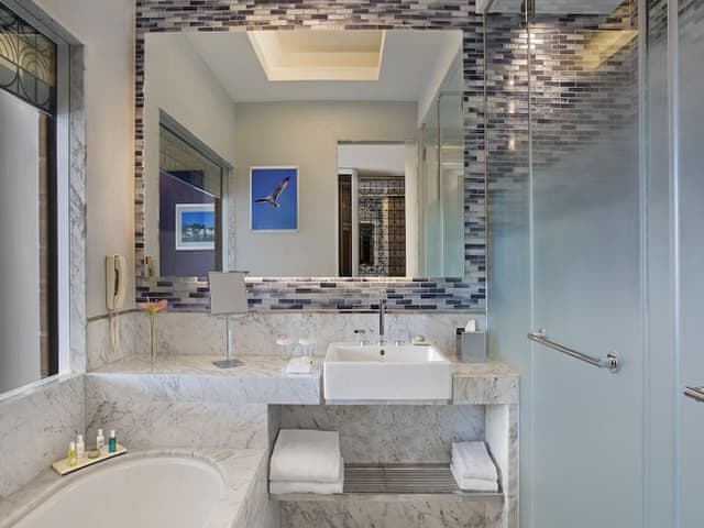 Deluxe Room, 1 King Bed, Marina View