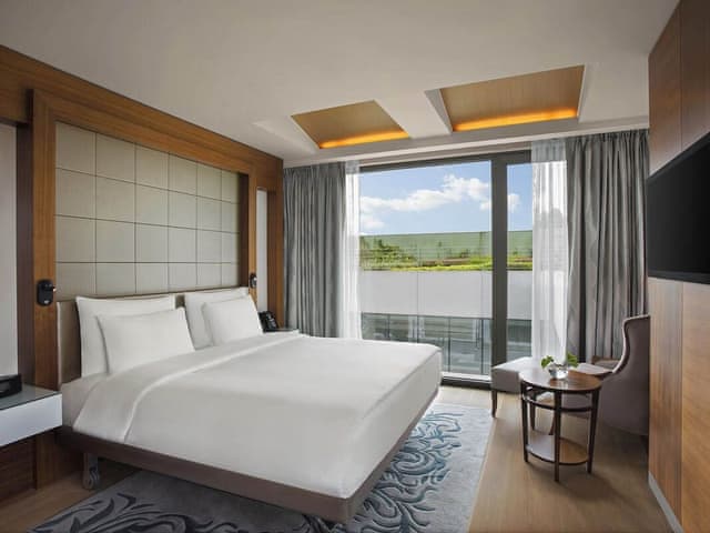 Deluxe Room, 1 King Bed, Garden View
