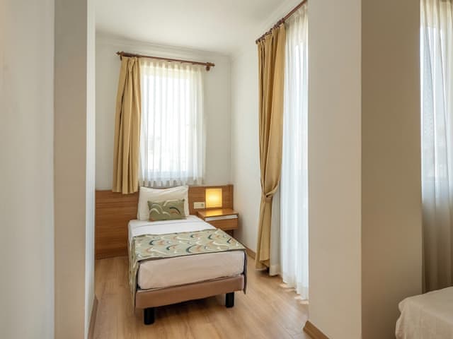 Standard Triple Room, Corner