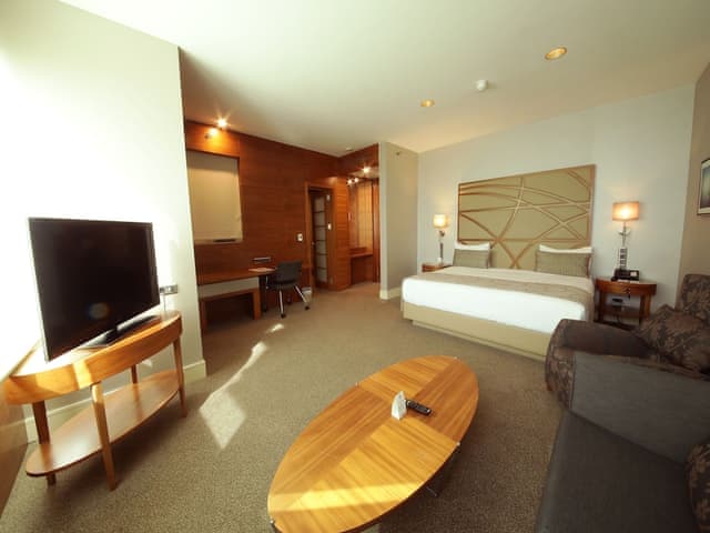 Junior Suite, Partial Sea View