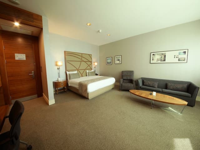 Junior Suite, Partial Sea View