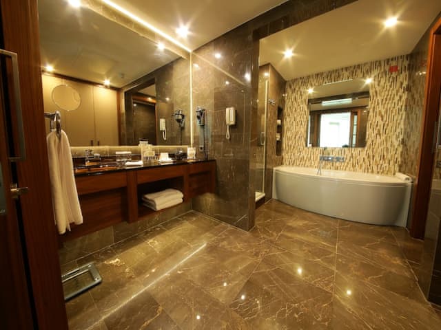 Presidential Suite, 1 King Bed, Jetted Tub, Sea Facing