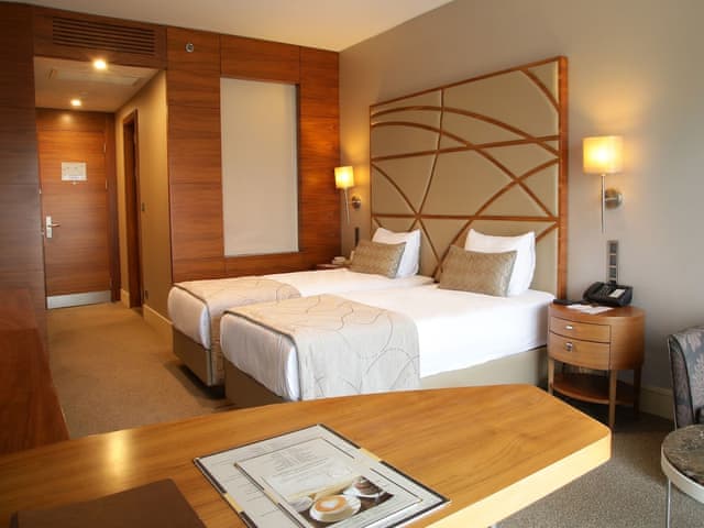 Superior Twin Room, Partial Sea View