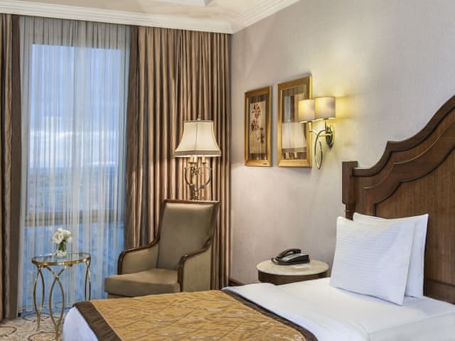 Superior Room with queen size bed