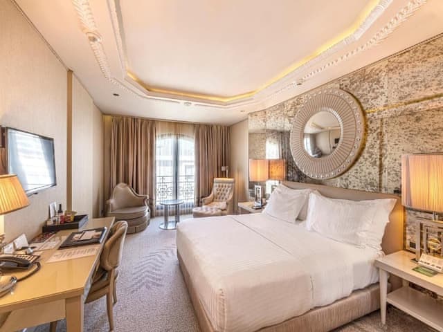 Deluxe Room, 1 King Bed, City View