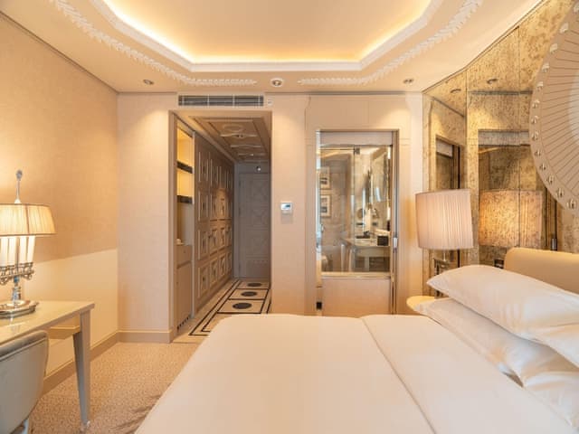 Deluxe Room, 1 King Bed, Partial Sea View