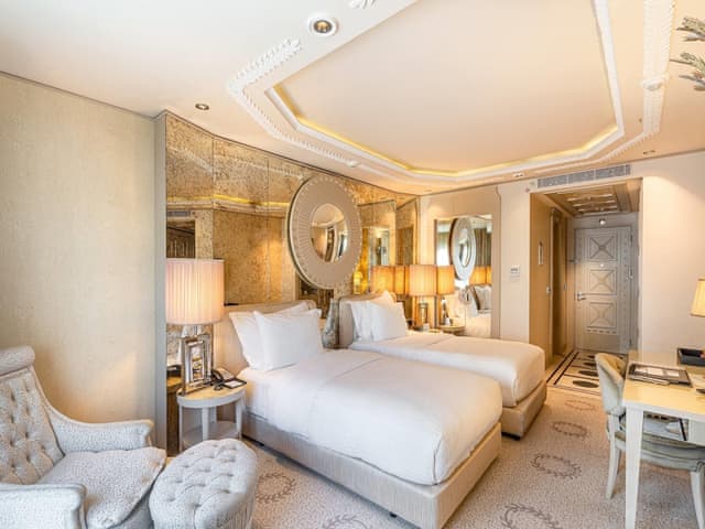 Deluxe Room, 2 Twin Beds, City View