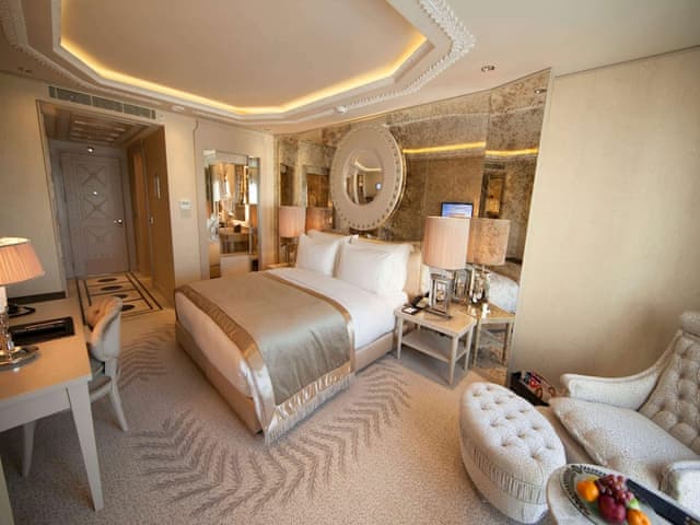 Deluxe Room, 1 King Bed, Partial Sea View