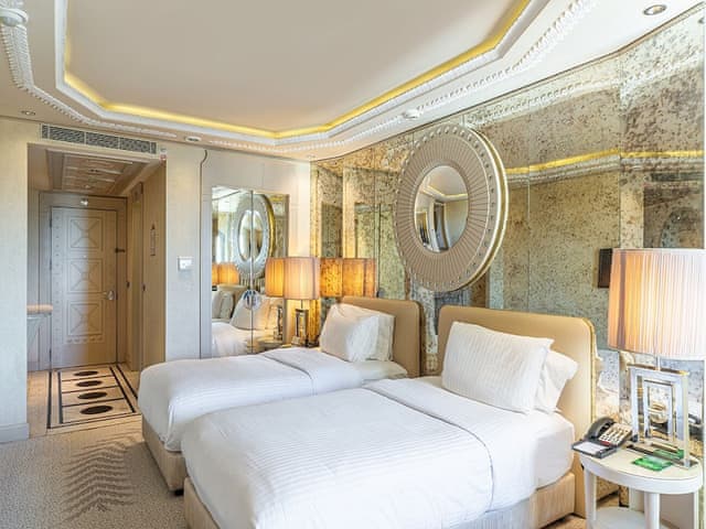 Deluxe Room, 2 Twin Beds, City View