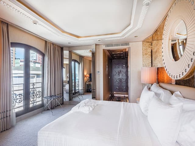 Room, 1 King Bed, Hot Tub, Marina View (Corner)