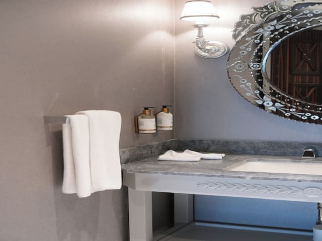 Executive Suite, 1 King Bed, Sea View (Club Acess)