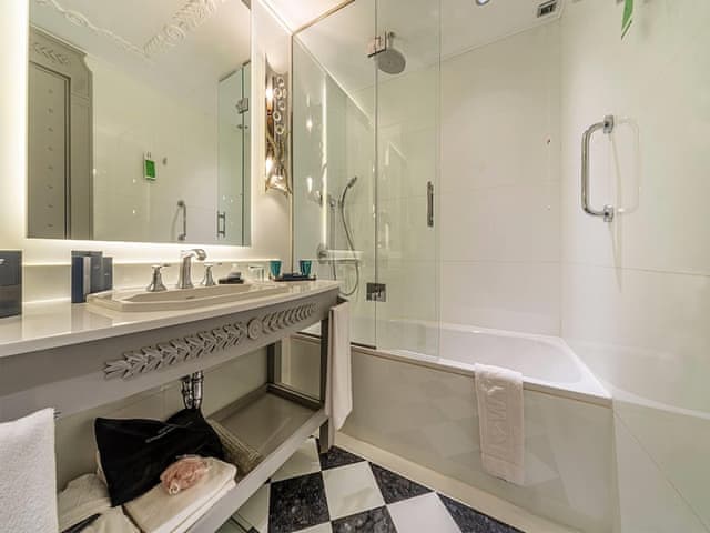 Executive Suite, 1 King Bed, Sea View (Club Acess)