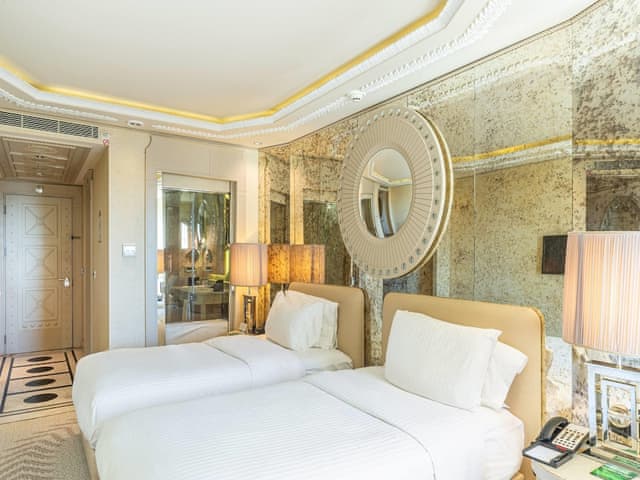 Deluxe Room, 2 Twin Beds, City View