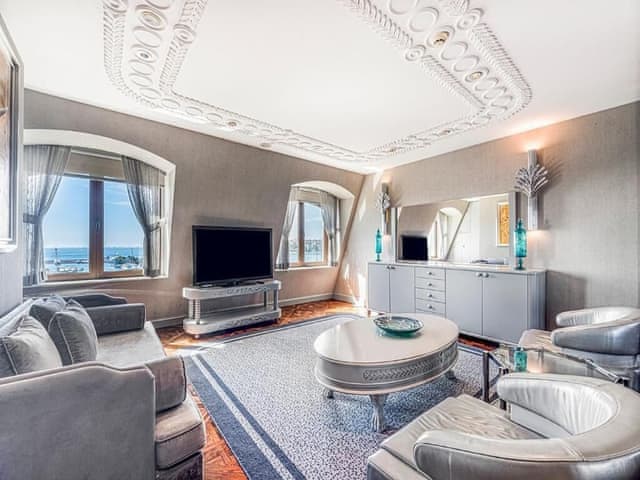 Executive Suite, 1 King Bed, Sea View (Club Acess)