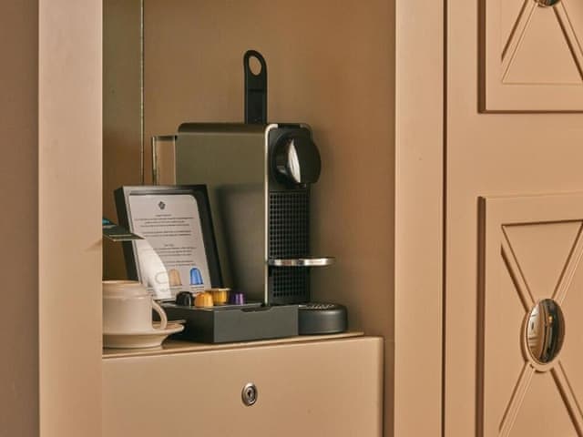 Deluxe Room, 2 Twin Beds, City View