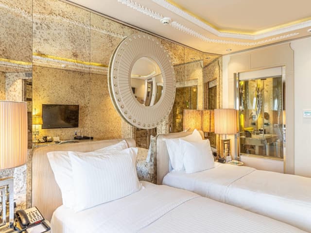 Deluxe Room, 2 Twin Beds, City View