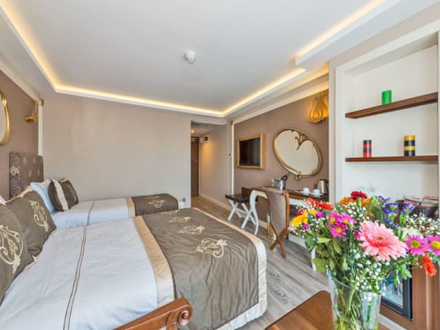 Klasik Üç Kişilik Oda