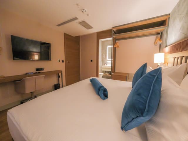 Room, 1 King Bed (Attrium)