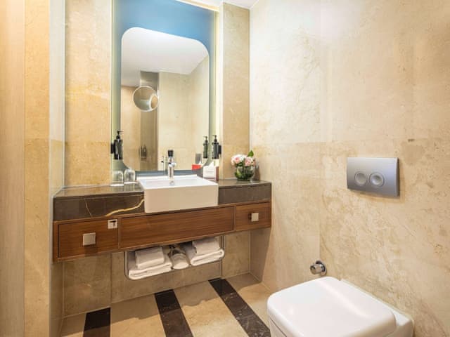 Executive Suite, 1 King Bed, Non Smoking