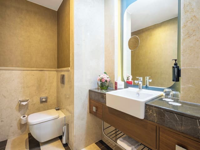 Executive Suite, 1 King Bed, Non Smoking