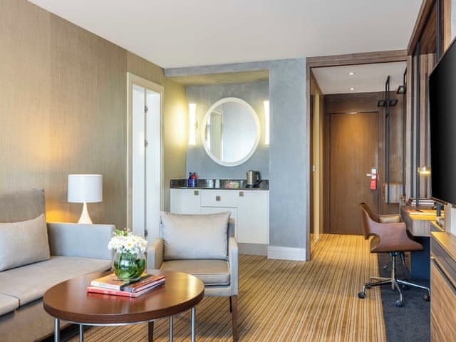 Executive Suite, 1 King Bed, Non Smoking