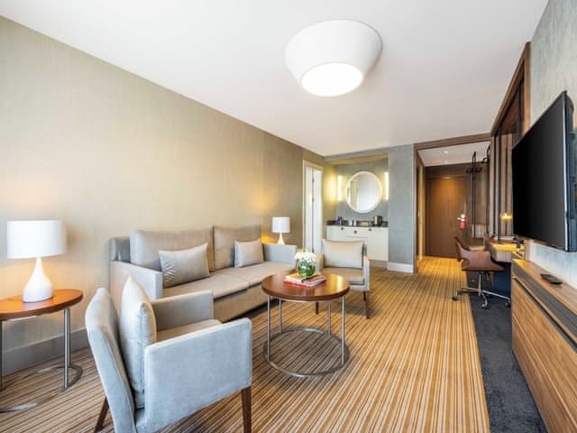 Executive Suite, 1 King Bed, Non Smoking