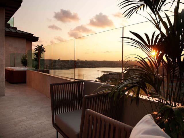 Suite, Terrace (Golden Horn View)