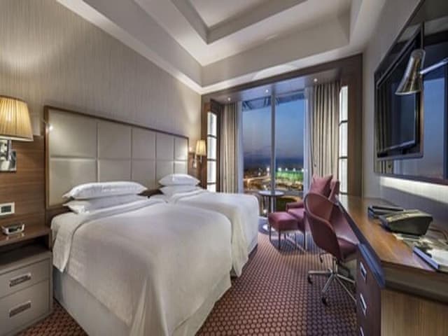 Classic Room, 2 Twin Beds, City View