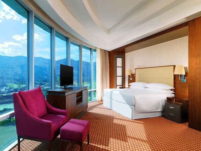 Deluxe Room, 1 King Bed, Smoking