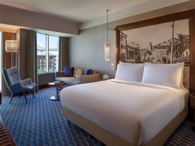 Deluxe Room, 1 King Bed, City View