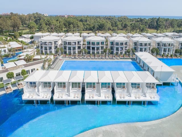 Maldive House (Swim Up)