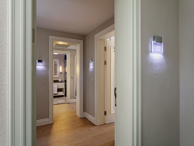 Family Pool Suite Swim-up