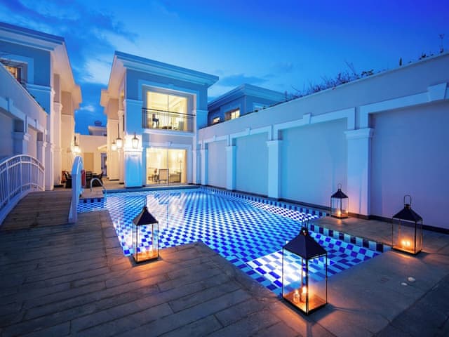 Design Pool Villa