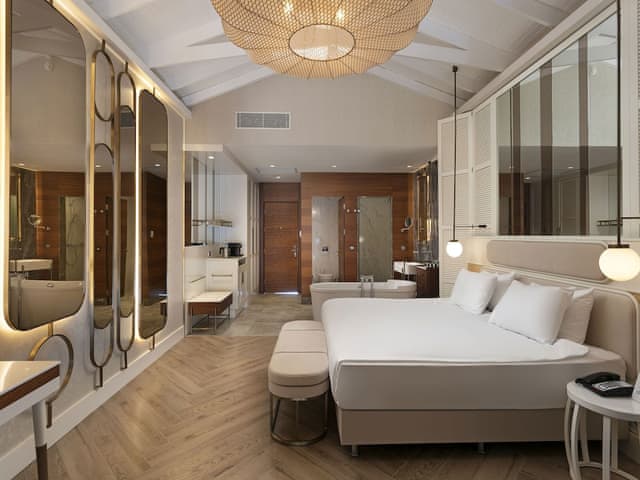 Maldive House (Swim Up)