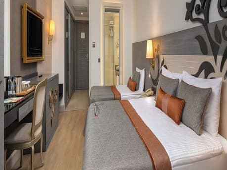 Standard Double Room, Partial Sea View