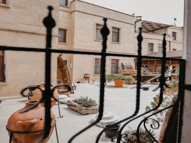 Delüks Üç Kişilik Taş Oda