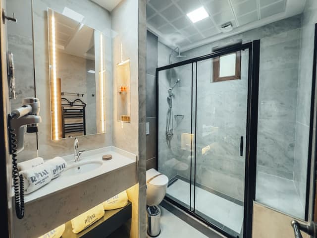 Delüks Üç Kişilik Taş Oda