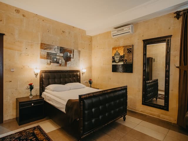 Delüks Üç Kişilik Taş Oda