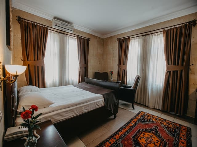 Deluxe Stone Suite