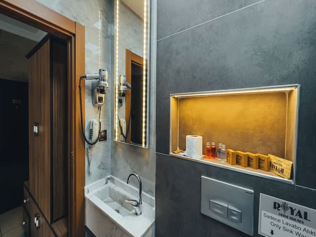 Single Stone Room