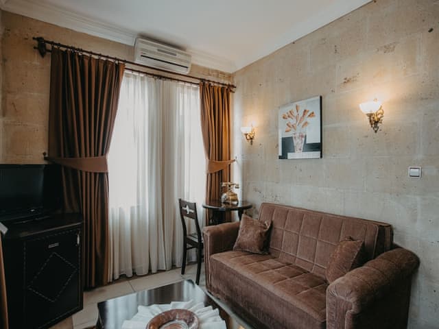 Deluxe Stone Suite